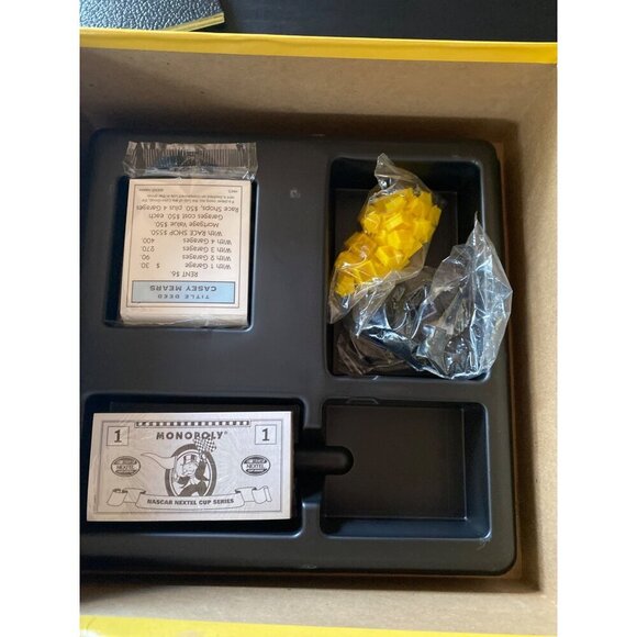 Monopoly NASCAR Nextel Cup Series Collector's Edition 2005 USA Boardgame - Picture 3 of 10